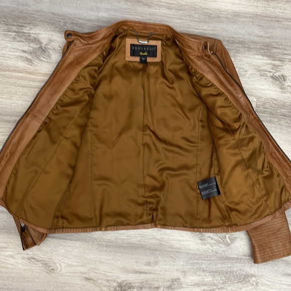 EUC - Bernardo Tan 100% Leather Women's Zip Front Racer Jacket Size Small - Picture 9 of 17